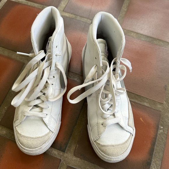 Nike Blazer Mid '77 (GS) Athletic Sneakers Platinum Silver - Picture 3 of 9